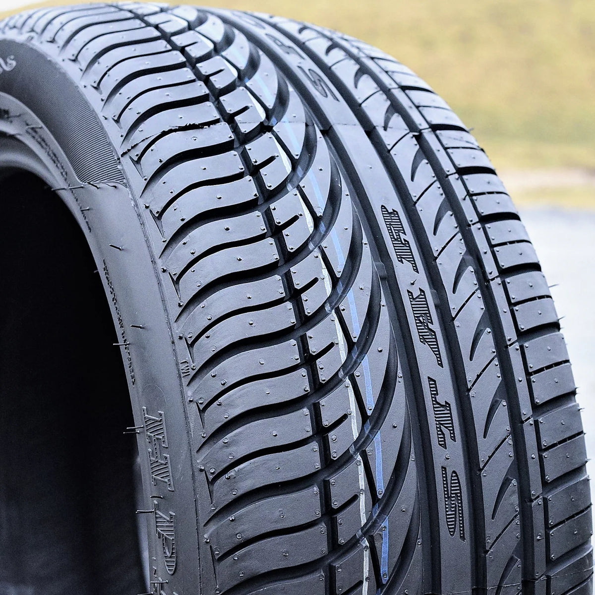 205/55R16 91V All Season Performance Tire Q444230