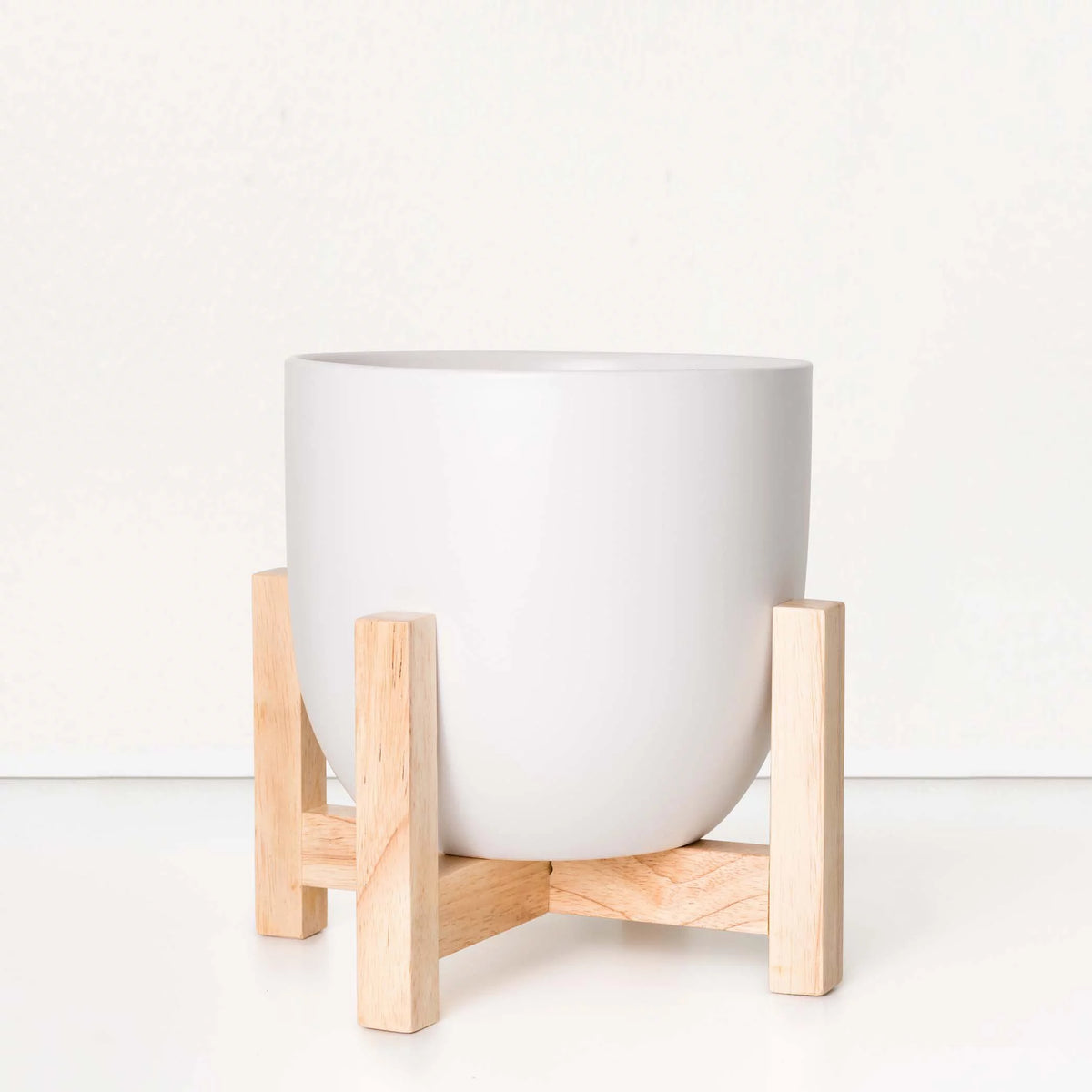 White Ceramic Egg Shaped Indoor Planter with Wood Stand Z7909