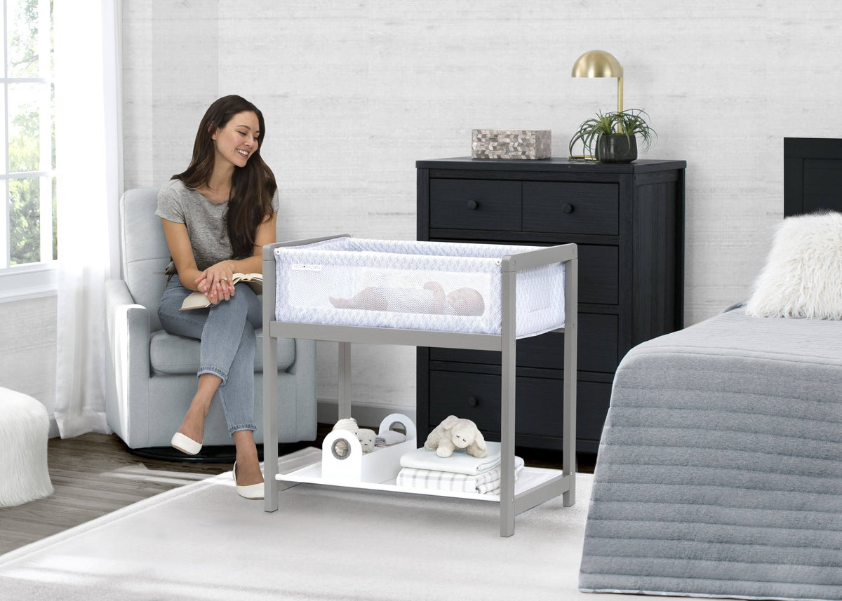 Portable Wood Bassinet Sleeper Crib S80443